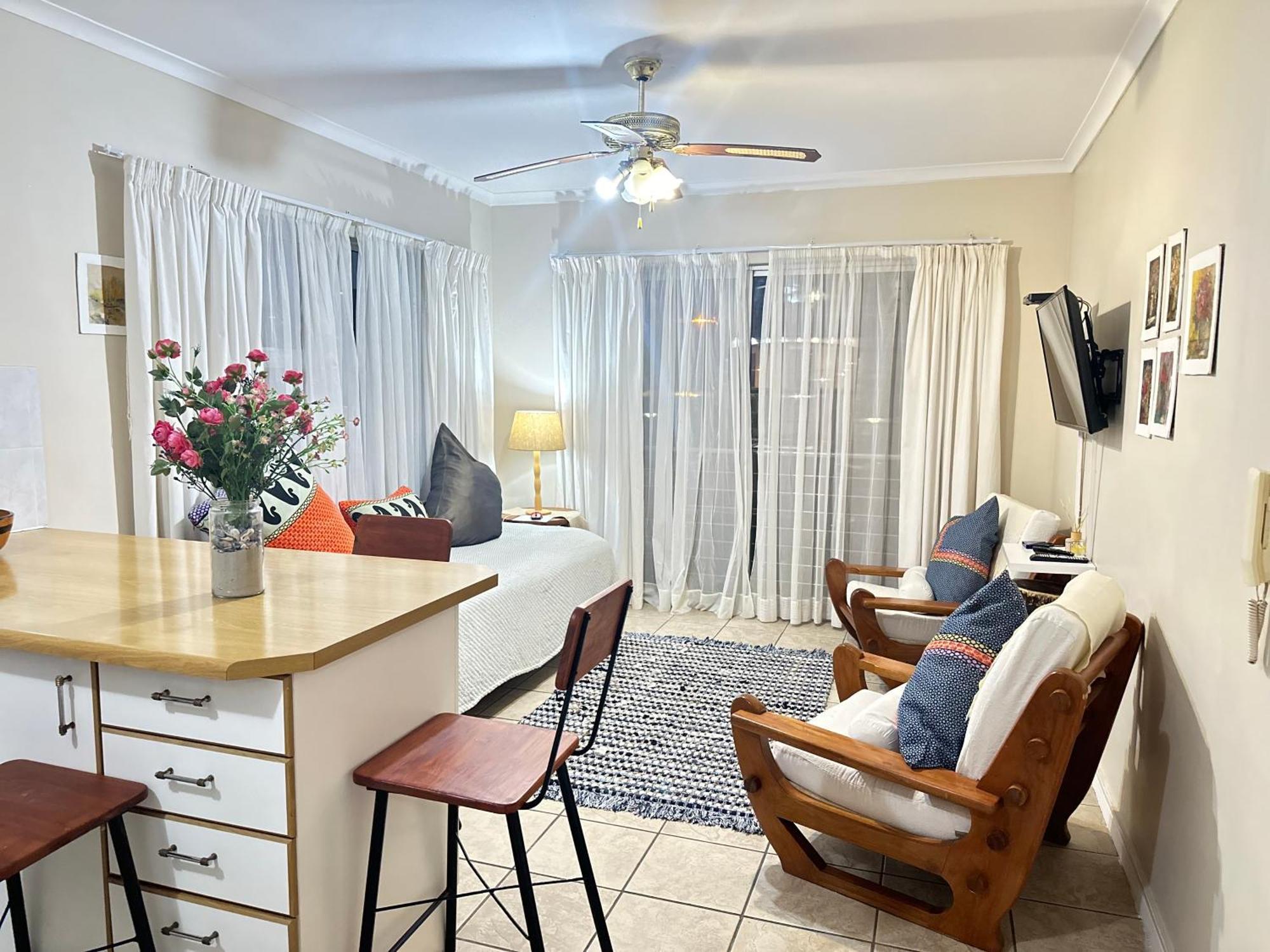 Caline Vip Apartments, Beach Close بلوبيرجستراند الغرفة الصورة